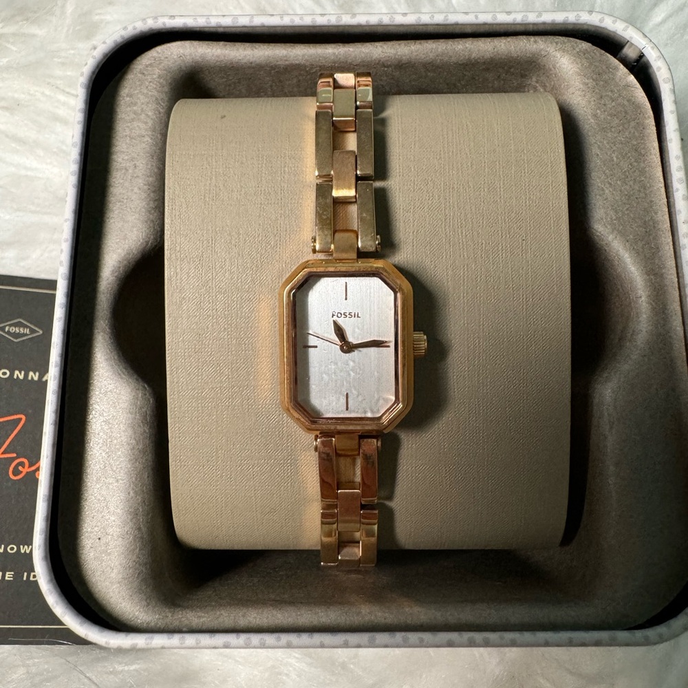 Fossil watch New with tag